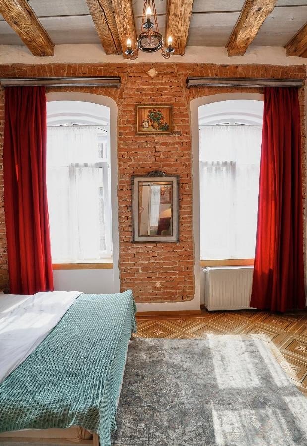 1881 Brasov Old Town Apartments מראה חיצוני תמונה
