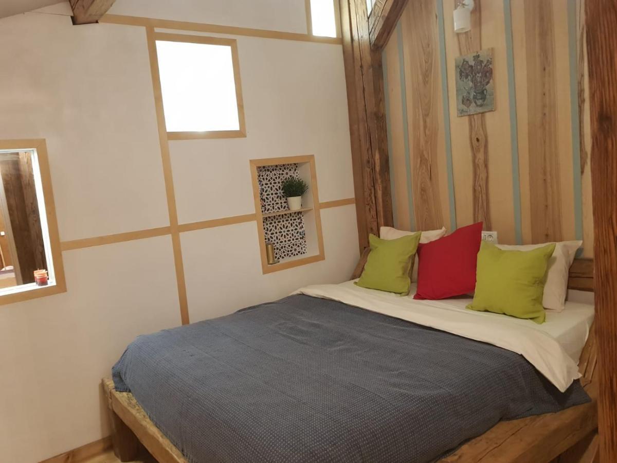 1881 Brasov Old Town Apartments מראה חיצוני תמונה
